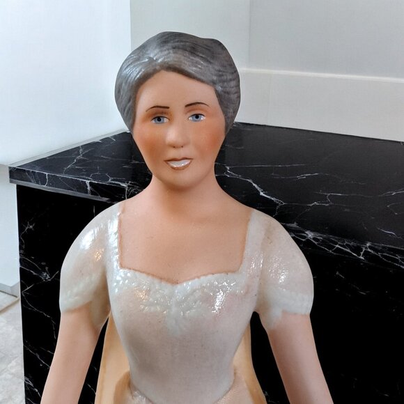 ELEANOR ROOSEVELT HALF DOLL 6" Tall Great American Women US HISTORICAL SOCIETY - Picture 3 of 10